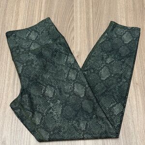 Good American Core Power Leggings in Green Snake Print Size 3